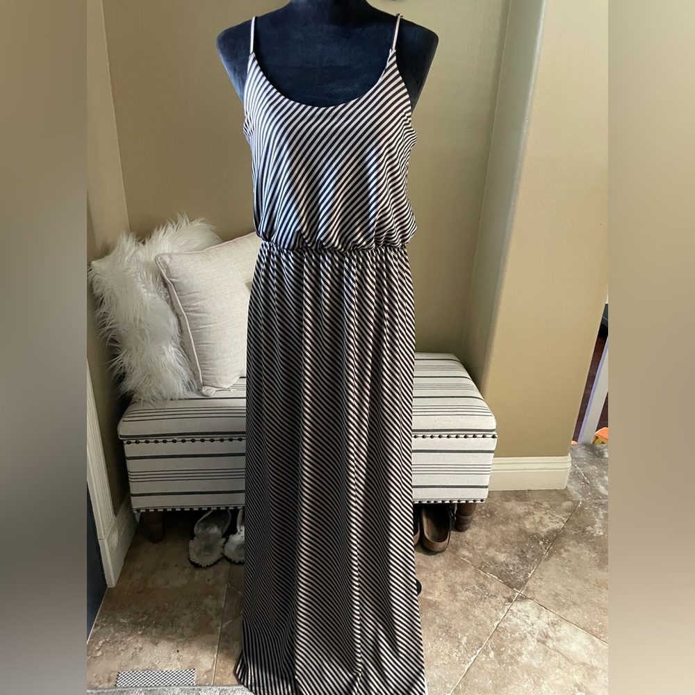 Womens tan and black maxi dress